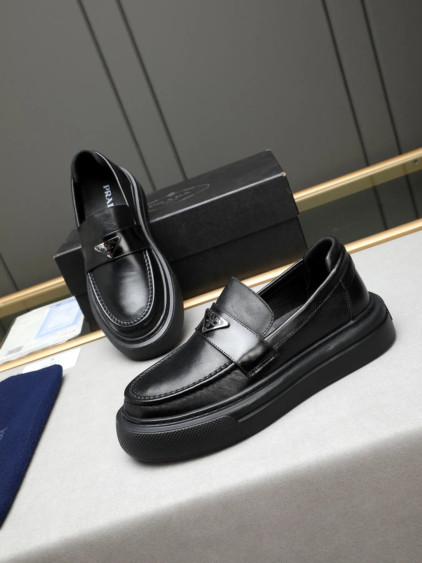 Men's Men's Shoes 💰500 Prada/Prada Men's new casual shoes, this upper is made of imported calfskin + sheep lining! The outsole is made of non-slip foam outsole, which feels good on your feet and is a fashionable and stylish item!  Size: 38-44 (45 customized)